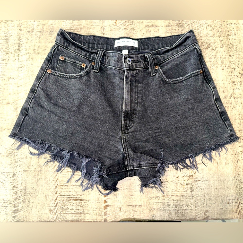A&F Curve Love High Rise 90s Cutoff Short in Washed Black (size 26)